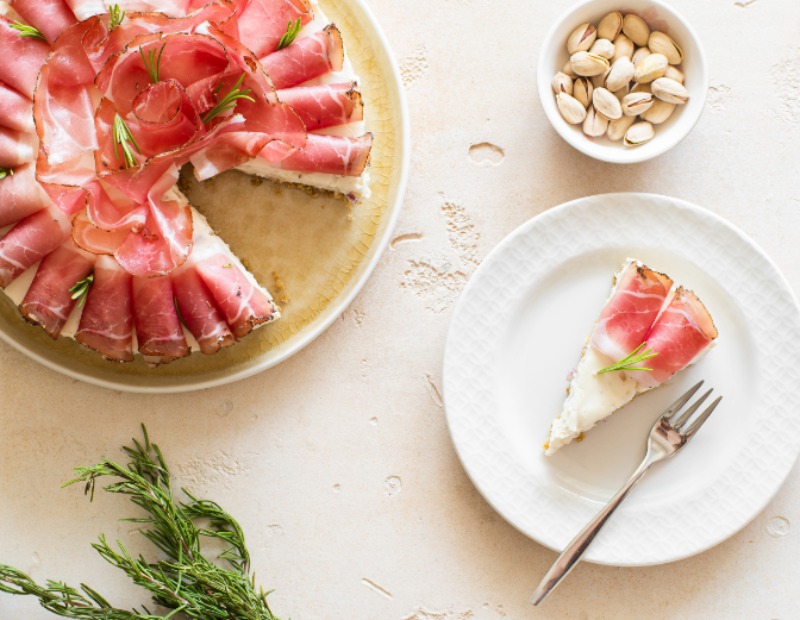 Cheesecake con Speck Alto Adige IGP e Schüttelbrot