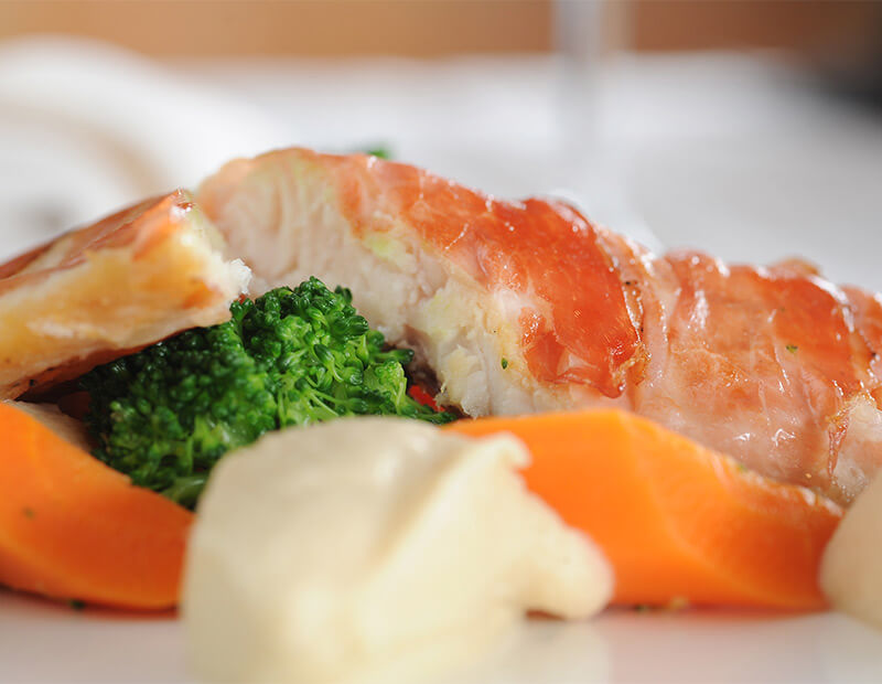 Filet d'omble chevalier recouvert de speck