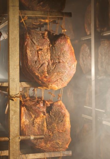 Pezzi di Speck  in affumicatura Moser Speck 