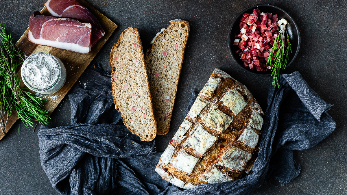 Kornbrot mit Speck