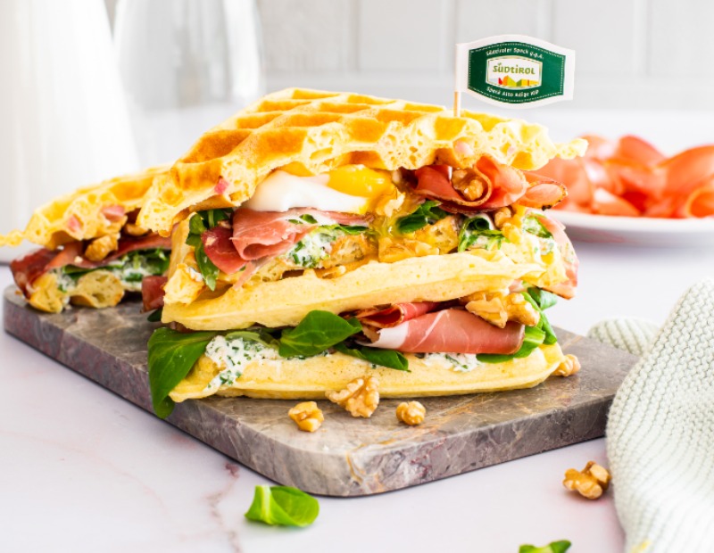 Waffel-Sandwich mit Kräutermascarpone