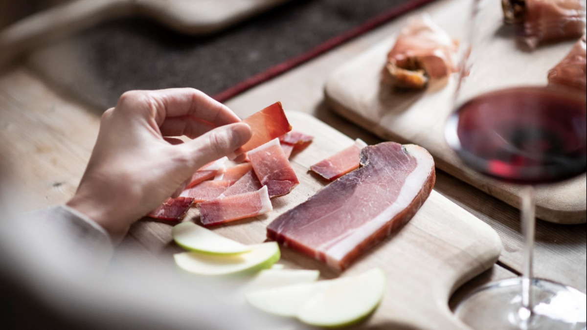Aspetto, aroma e sapore: ecco come riconoscere il vero Speck Alto Adige IGP