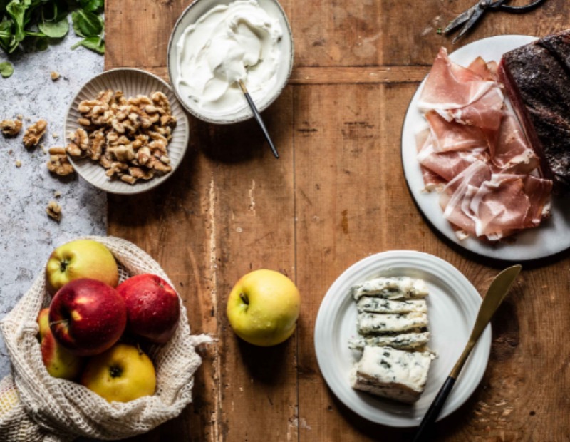 Ein Genusspaar, das sich köstlich ergänzt – Südtiroler Speck g.g.A. und Südtiroler Apfel