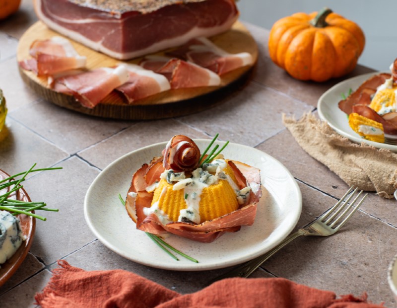 Tortini di Zucca con Gorgonzola, Salsa Yogurt e Speck Alto Adige IGP