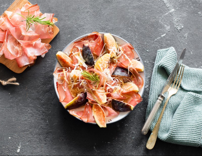 Carpaccio di Speck Alto Adige IGP con fichi e dressing alla senape