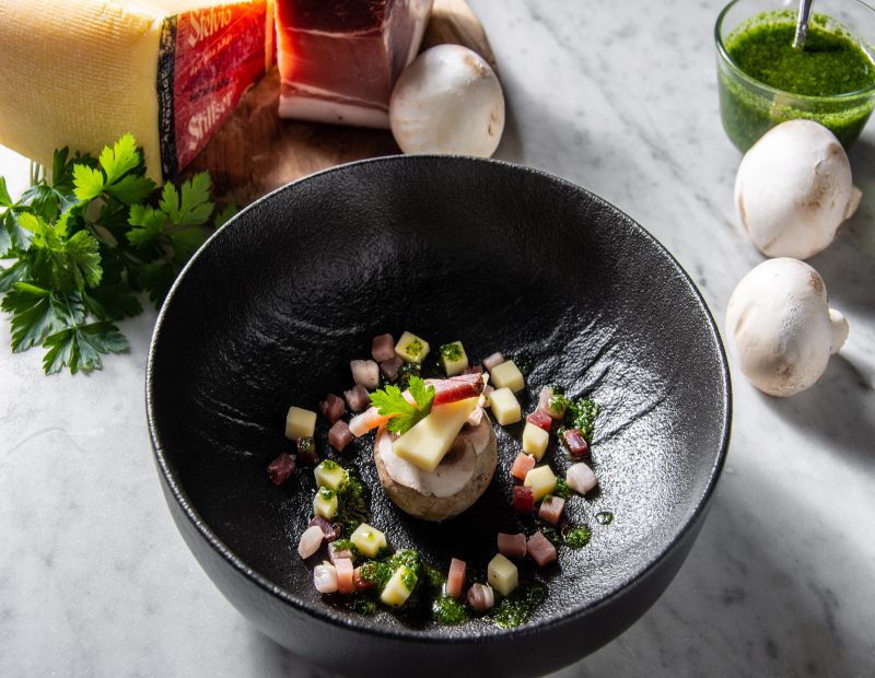 Champignon con crema di patate, Formaggio Stelvio DOP e Speck Alto Adige IGP