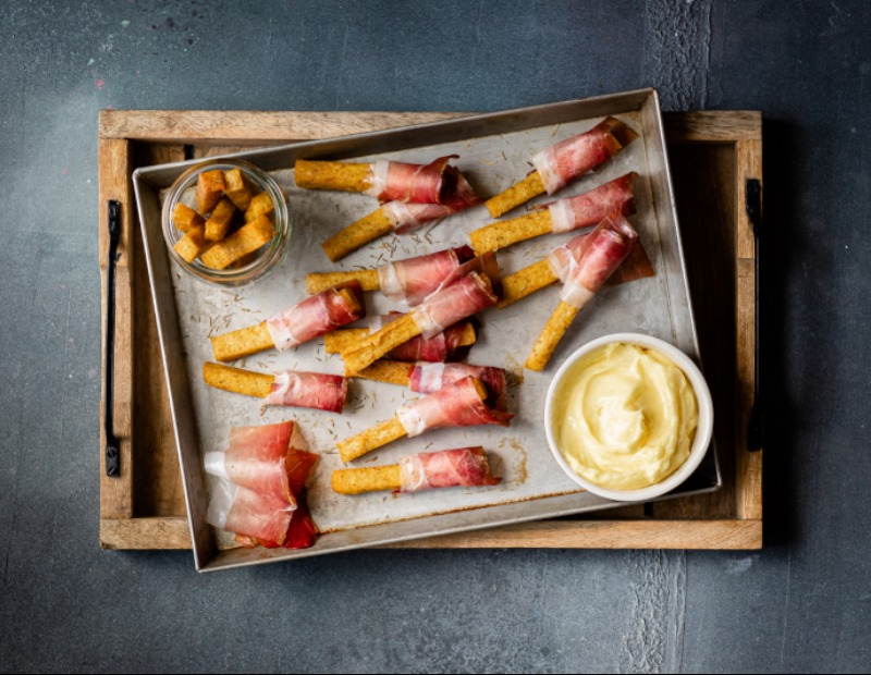 Chips de polenta au Speck Alto Adige IGP et sauce aïoli