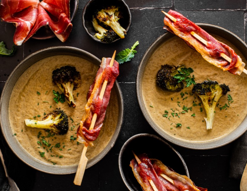 Crema di broccoli con spiedino di Speck Alto Adige IGP  