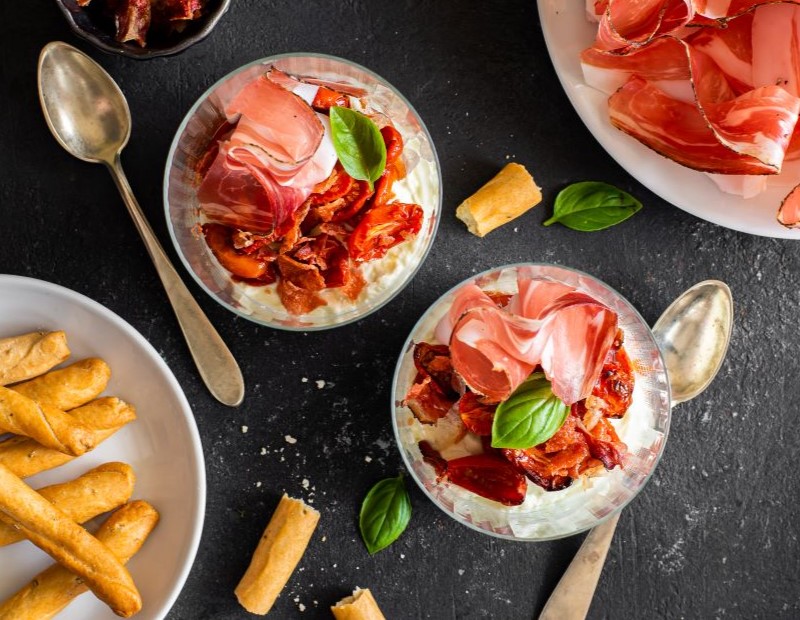 Crema di bufala al basilico con crumble di Speck Alto Adige IGP