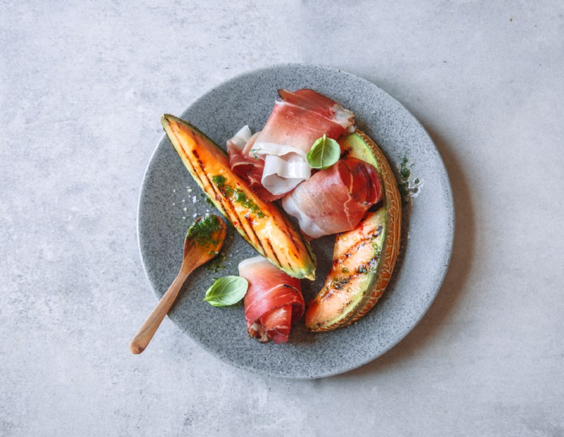 Melons grillés au Speck Alto Adige IGP et au pesto de roquette