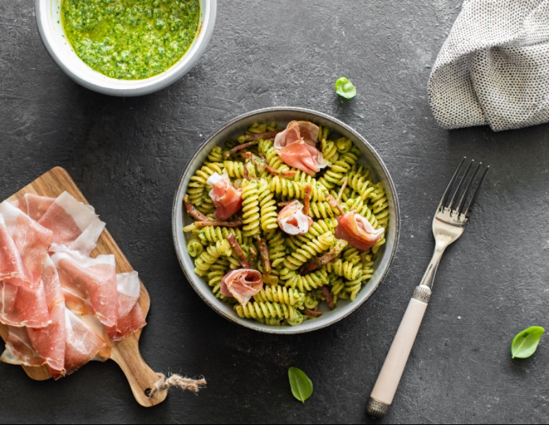 Pasta Mit Rucola Pesto Und Sudtiroler Speck G G A