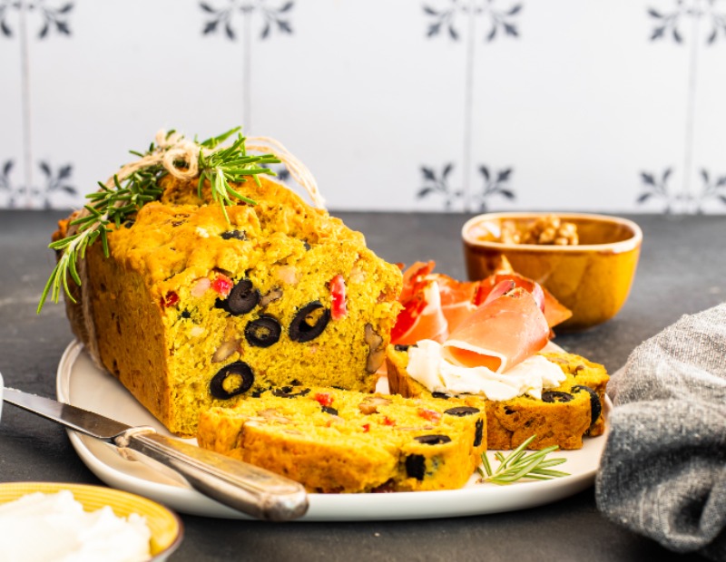 Plumcake salato con Speck Alto Adige, olive e noci