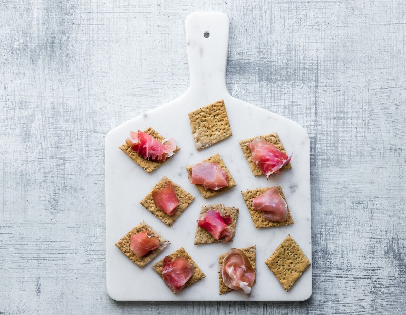 Crackers de seigle au speck et graines de chia