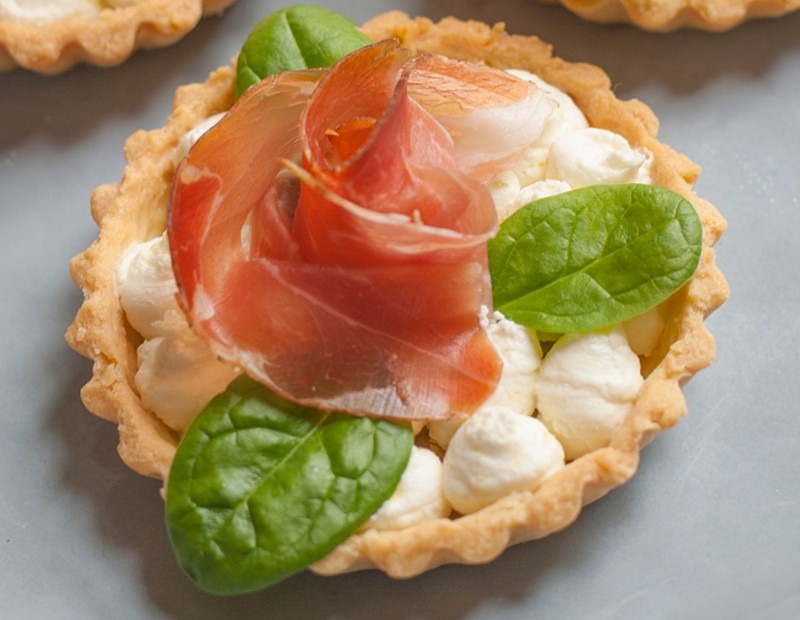 Tartelettes salées au Speck Alto Adige IGP et fromage de chèvre